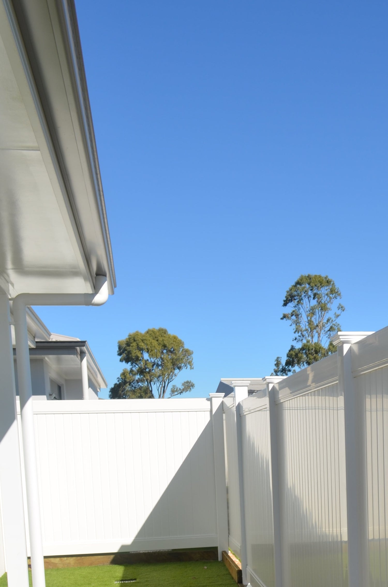 Premium White PVC 1800mm high Dawson Style Full Privacy PVC panel fencing